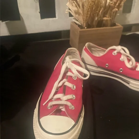 Authentic converse low rise top pink and white shoes - Picture 2 of 10
